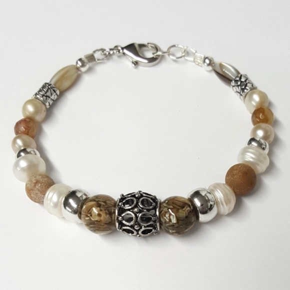 Pretty River Shell & Agate Beaded Bracelet - Picture 3 of 3